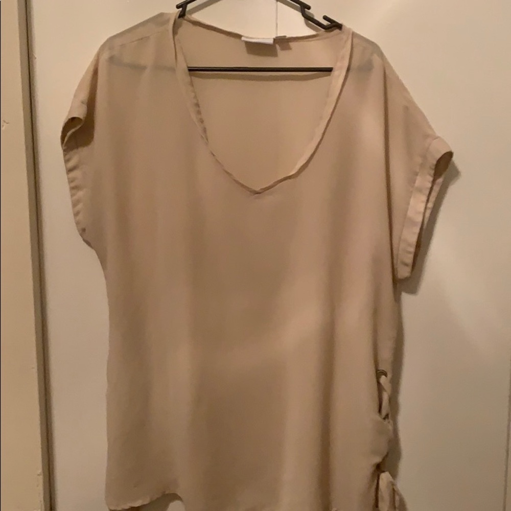 New York and Co sheer short sleeved top